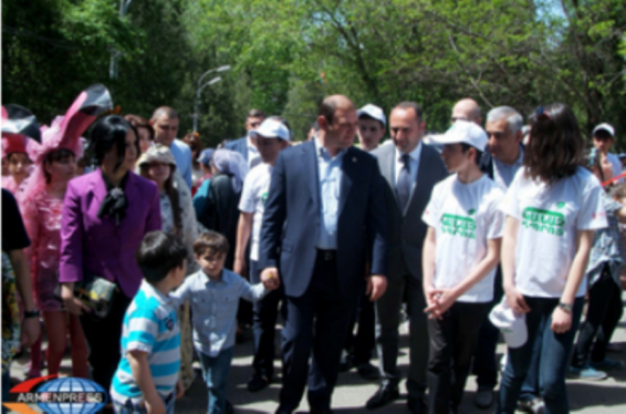 Live. Տարոն Մարգարյանը՝ Կենդանաբանական այգու բացմանը