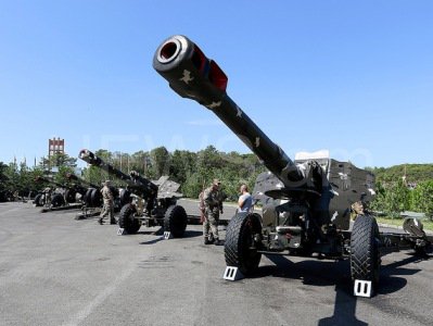 Հայաստանի ու Արցախի ղեկավարները Սարդարապատում ծանոթացել են ռազմական տեխնիկայի նմուշներին