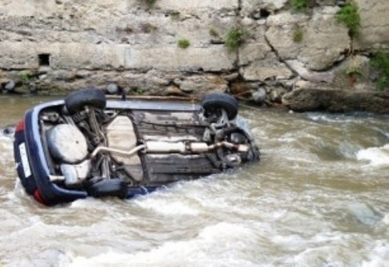 Ավտոմեքենան ընկել է գետը