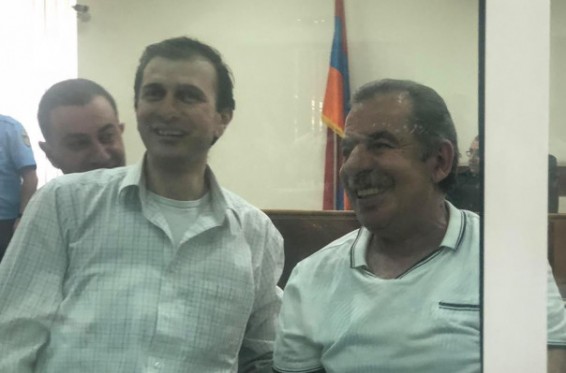 Պաշտպանը միջնորդեց կալանքից ազատել ՊՊԾ գնդի գործով ամբաստանյալ Արամ Հակոբյանին. դատարանը խորհրդակցական սենյակում է