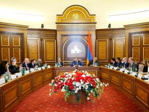 Փաշինյանը ներկայացրել է ԵԱՀԿ անդամ երկրների ներկայացուցիչներին արտահերթ ընտրությունների հետ կապված իր դիտարկումները