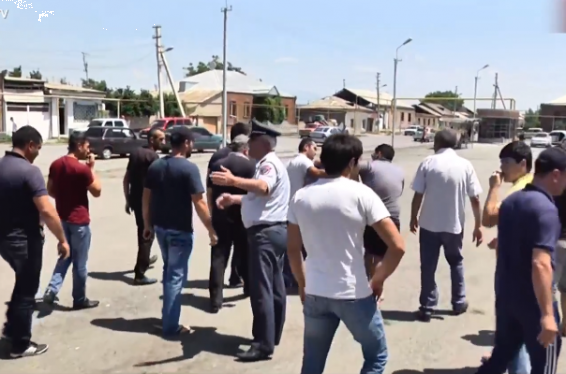 LIVE: Ակցիա ընդդեմ և հաջակցություն Արշալույսի գյուղապետի