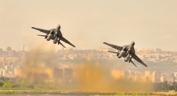 Два истребителя МиГ-29 поступили на военную базу в Эребуни