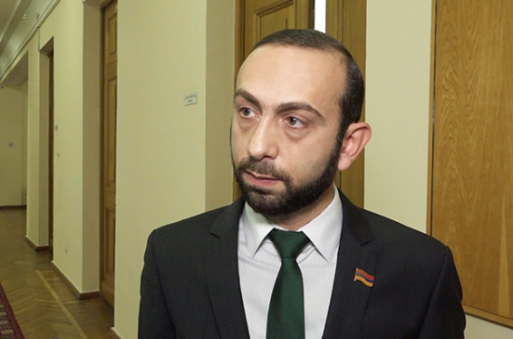 Արարատ Միրզոյանը հերքում է, թե արգելել է թատերական ներկայացումն իր նմանությամբ տիկնիկի պատճառով