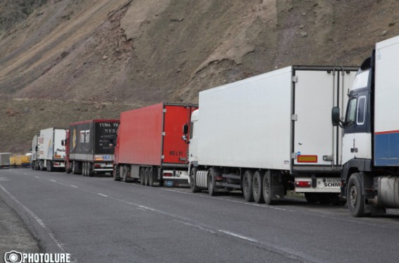 Լարսի անցակետում ռուսական կողմից հերթը կազմում է մոտ 4 կմ, անցանելիությունը 4-5 ժամ, անցակետում գտնվում է մոտ 60 բեռնատար