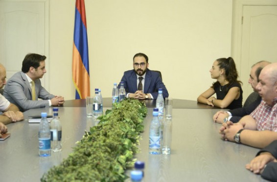 Փոխվարչապետը Քաղավիացիայի կոմիտեի աշխատակազմին ներկայացրել է կոմիտեի նորանշանակ նախագահին