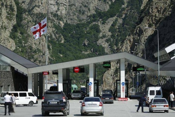 Լարսում վրացական կողմից ճանապարհն ազատ է, իսկ Ռուսաստանից եկող հատվածում առայժմ կան հերթեր