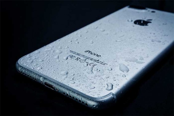 iPhone-ը օվկիանոսի հատակին ընկած է մնացել երկու օր և նույնիսկ չի լիցքաթափվել