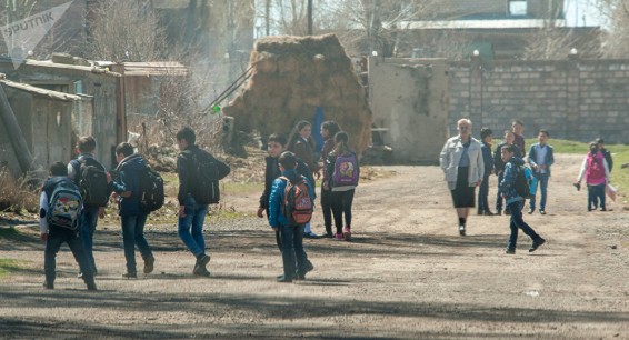 Как выжить сельским школам с 10 учениками? Отвечает министр образования Армении