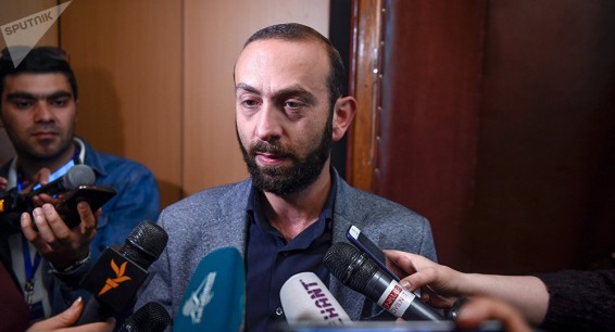 Первый вице-премьер Армении уволил своего спикера и пожелал ему стать политиком