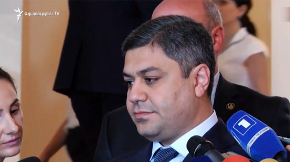 Директор СНБ Армении А.Ванецян представил подробности обыска на принадлежащей экс-премьеру О. Абраамяну территории
