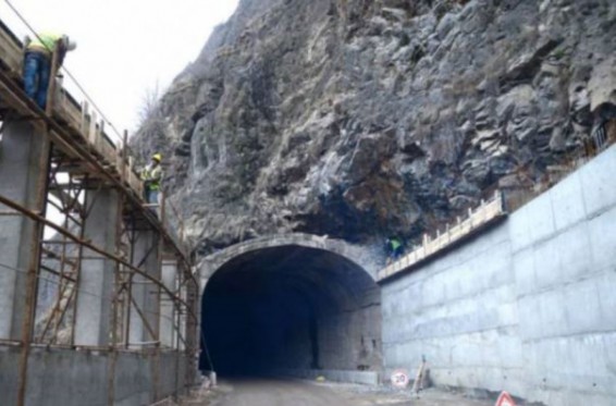 Վանաձոր-Ալավերդի ավտոճանապարհի 24-րդ կմ-ի մոտակայքում գտնվող թունելի շինարարական աշխատանքները շարունակվում են