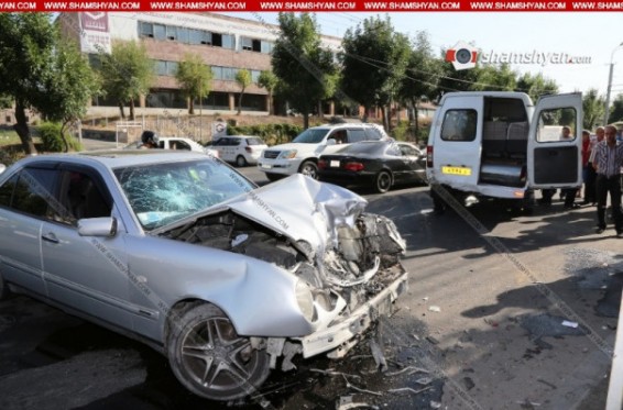 Երևանում Mercedes-ը հարվածել է կանգառում կանգնած ГАЗель-ին. կա 9 վիրավոր. Shamshyan.com