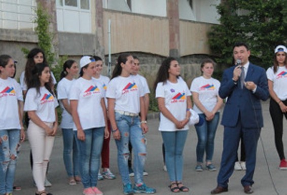 ՀՀ-ն, Արցախը և Սփյուռքը պետք է լինեն մեկ միասնություն. Էդուարդ Շարմազանովը` «Արի տուն» ծրագրի մասնակիցներին