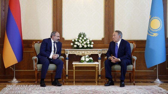 Назарбаев на встрече с Пашиняном: Казахстан является сторонником урегулирования вопросов путем мирных переговоров