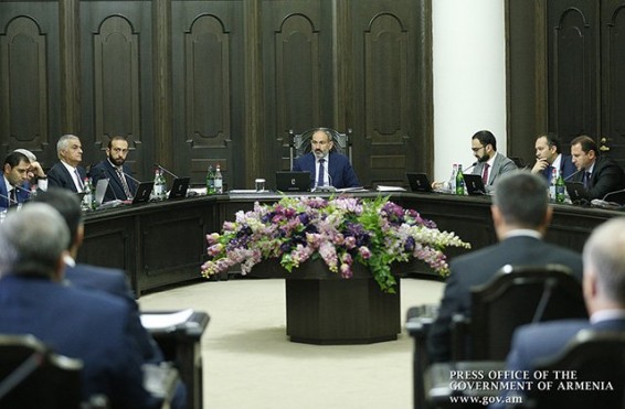 Նիկոլ Փաշինյանը շնորհակալություն հայտնեց նախկին նախարարներին համատեղ աշխատանքի համար