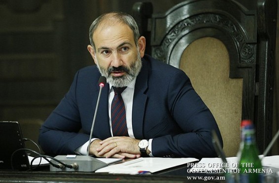 «Կներեք, իմ կարծիքով, ձեր մեկնաբանությունները մի քիչ աբսուրդ են». Նիկոլ Փաշինյանը՝ Մխիթար Հայրապետյանին