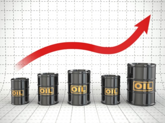 Нефтяной призрак нового кризиса: цена барреля отрывается от реальности