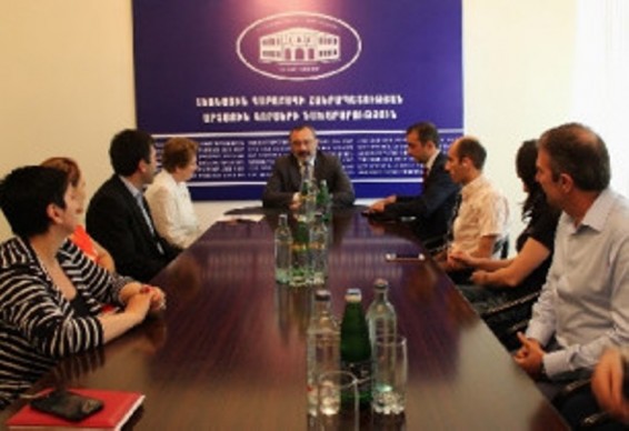 ԼՂՀ ԱԳՆ ղեկավարն ընդունել է «Տավիթյան» հիմնադրամի կրթաթոշակի շրջանավարտներին