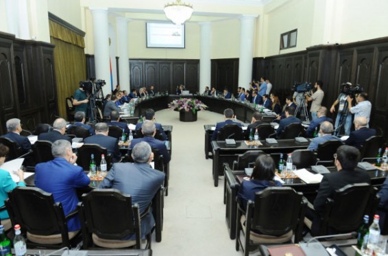 Մեկնարկել է կառավարության նիստը, օրակարգում նաև 3 մարզպետների նշանակման հարցն է. ուղիղ