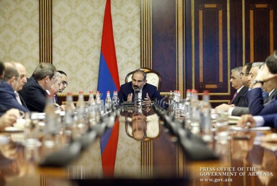 Под председательством исполняющего обязанности премьер-министра обсуждены текущая экономическая ситуация и тенденции развития