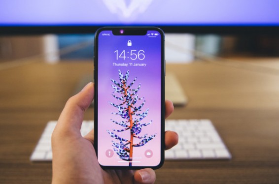Apple-ը հայտնել է MacBook Pro 13-ում և iPhone X-ում որոշ թերությունների մասին