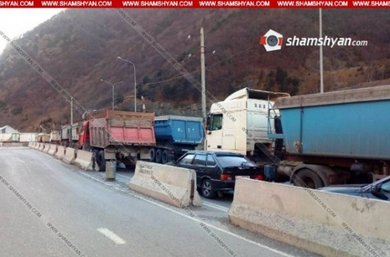 Վերին լարսում մնացած հայ վարորդներն ահազանգում են` առանց կաշառքի չեն կարողանում հատել սահմանը. Shamshyan.com