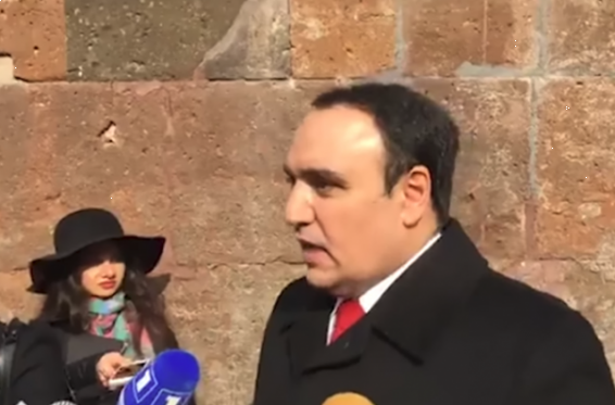 Մենք ո՛չ սև, ո՛չ սպիտակ ենք, մենք ՕԵԿ ենք, աշխարհում շատ են գույները. ՕԵԿ-ը մոմ վառելով մեկնարկեց քարոզարշավը