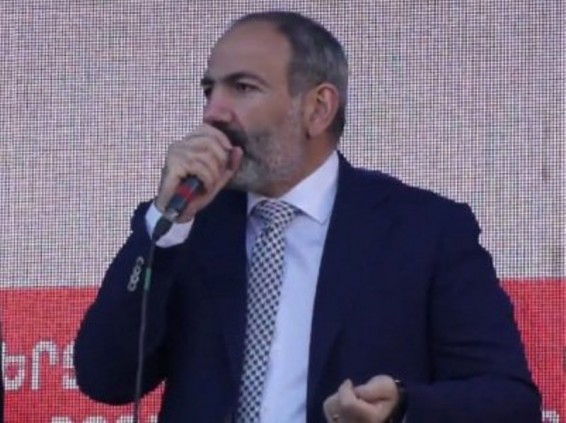 Եթե մեկը մաքսանենգ ապրանք է վաճառում, առնում ենք, մի հատ էլ աչքով ենք տալիս, թե՝ մալադեց, շուստրի տղա ես. Փաշինյան