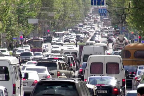 Փողոցները շատ նեղ են, մեքենաները՝ շատ. Վալերիյ Օսիպյանը՝ վթարների մասին