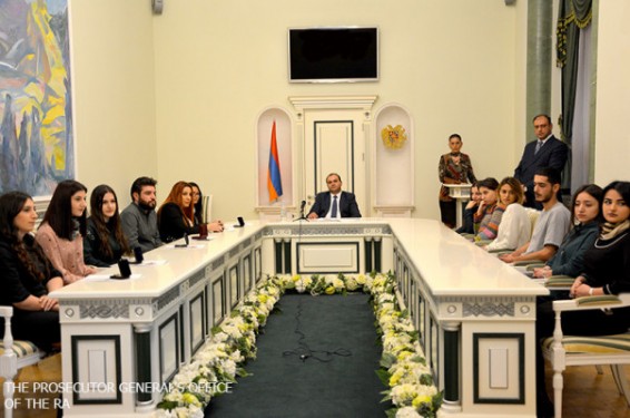 Գլխավոր դատախազն ընդունել է «Միասին ընդդեմ կոռուպցիայի» երիտասարդական միջազգային մրցույթի հայաստանյան մասնակիցներին