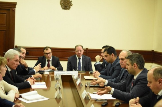 Զարմանալի է, որ վարչությունների պետերը միասին չեն կարողանում մեկ մանր հարցի շուրջ համաձայնության գալ, դիմում են Կադաստրի կոմիտեի ղեկավարությանը. խորհրդակցություն