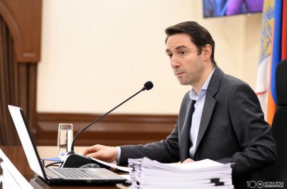 Ավագանու անդամների աշխատավարձի հարցը քննարկելիս քաղաքապետի աշխատավարձի մասին էլ չմոռանաք. Հայկ Մարությանը՝ Անի Սամսոնյանին