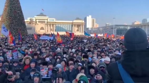 Протесты в столице Монголии: на главную площадь вышли 25 тыс.