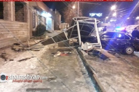 Երևանում Կոմիտասի անվան կոնսերվատորիայի ուսանողը BMW-ով վրաերթի է ենթարկել կանգառում գտնվող 4 հոգու. 2-ը երեխա են. shamshyan.com