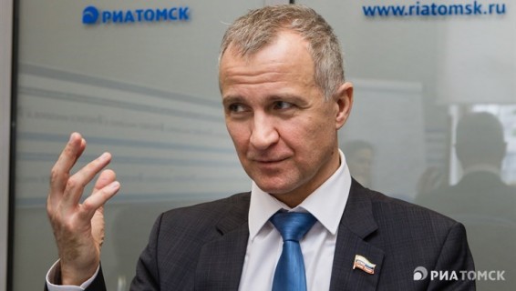 Проректору Томского госуниверситета вживят электронный чип