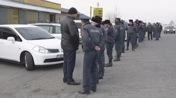 Требующие ареста генерала Манвела Григоряна граждане продолжают акцию протеста