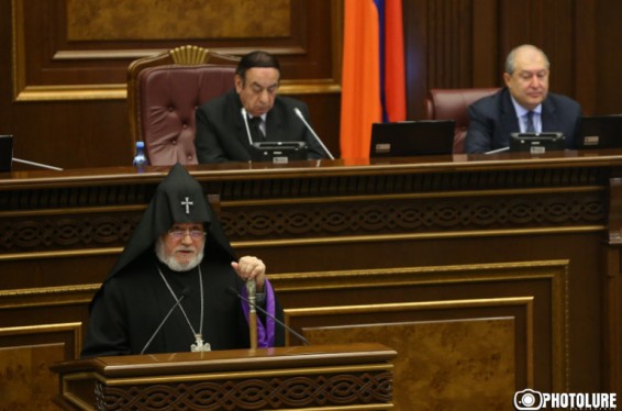 Միաբանությամբ փոքրերը մեծանում են, անմիաբանությամբ՝ մեծերը փոքրանում, արդ ամուր պահենք ՀՀ-Արցախ-Սփյուռք միասնականությունը. Կաթողիկոս