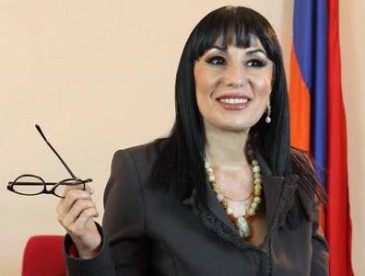 Այստեղ կարծես քասթինք դեֆիլե է սկսվել, թե «ով է ավելի ընդդիմադիր» թեմայով. Նաիրա Զոհրաբյան