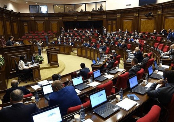 Օրհներգից մինչեւ կապույտ մազեր․ ի՞նչ է քննարկվում սոցիալական մեդիայում. hraparak.am