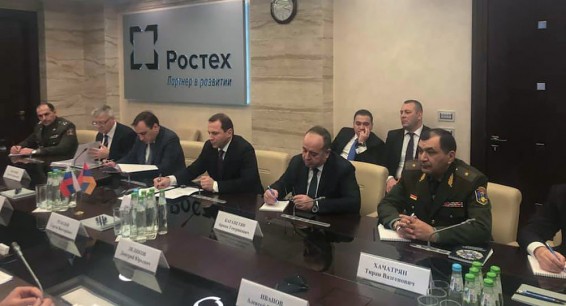 Глава Минобороны Армении обсудил вопросы сотрудничества с главой 