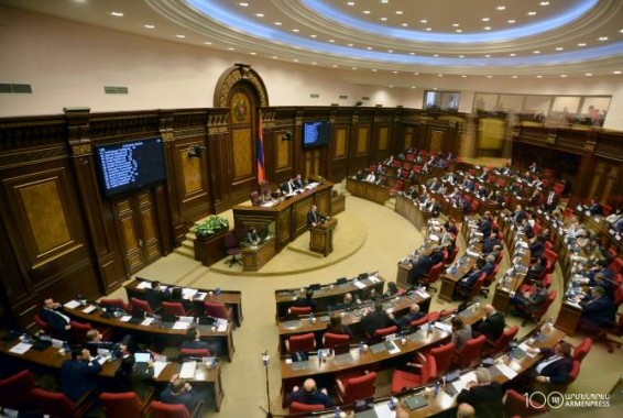 Национальное собрание утвердило программу правительства