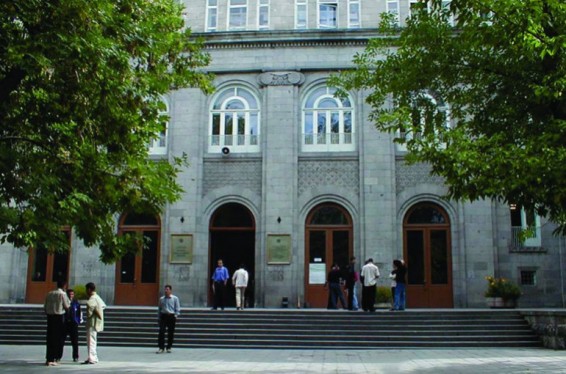 Բարձրացել են ոչ միայն ռեկտորի, այլև համալսարանի ևս 330 հոգու աշխատավարձերը. Ագրարային համալսարանի պատասխանը՝ Էդմոն Մարուքյանին