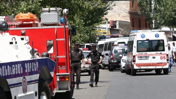 Առողջապահության նախարարությունը զինված խմբին կոչ է անում առաջին հերթին ազատ արձակել բուժքրոջը