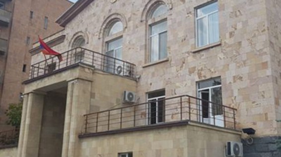 Официальное заявление: Задержаны два сотрудника Государственной контрольной службы Армении