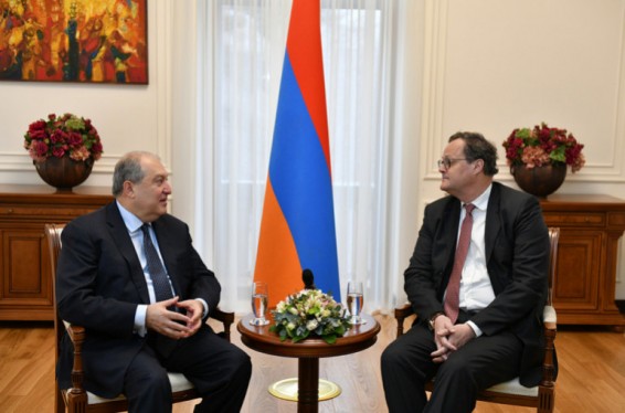 «Մենք հավատացած ենք, որ նորարար ենք». նախագահ Սարգսյանը հյուրընկալել է THALES ընկերության փոխնախագահ, տարածաշրջանային տնօրեն Փոլ Ռեմիին