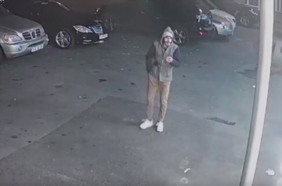 Քաղաքացին կոտրել է «Ինֆինիտի FX35» մեքենայի ապակին, հափշտակել դրամապանակն ու գումար կանխիկացրել