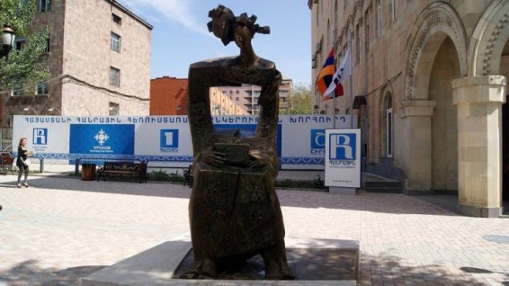 Պատգամավորից մինչև հարսանյաց հանդիսավարներ. hraparak.am