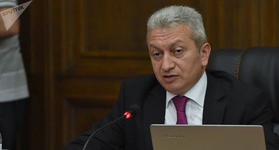 Ничего не скрывали: глава Минфина Армении о нашумевшем сокращении бюджетников
