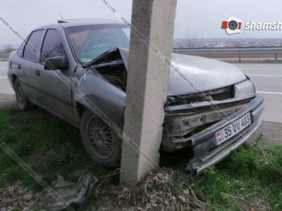 Արարատի մարզում 32-ամյա վարորդը Opel-ով բախվել է բետոնե էլեկտրասյանը